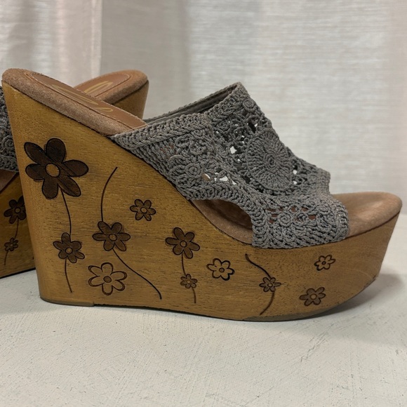 Sbicca Carolena Gray Crochet Wood Wedge Platform Sandals 9 - Picture 3 of 14
